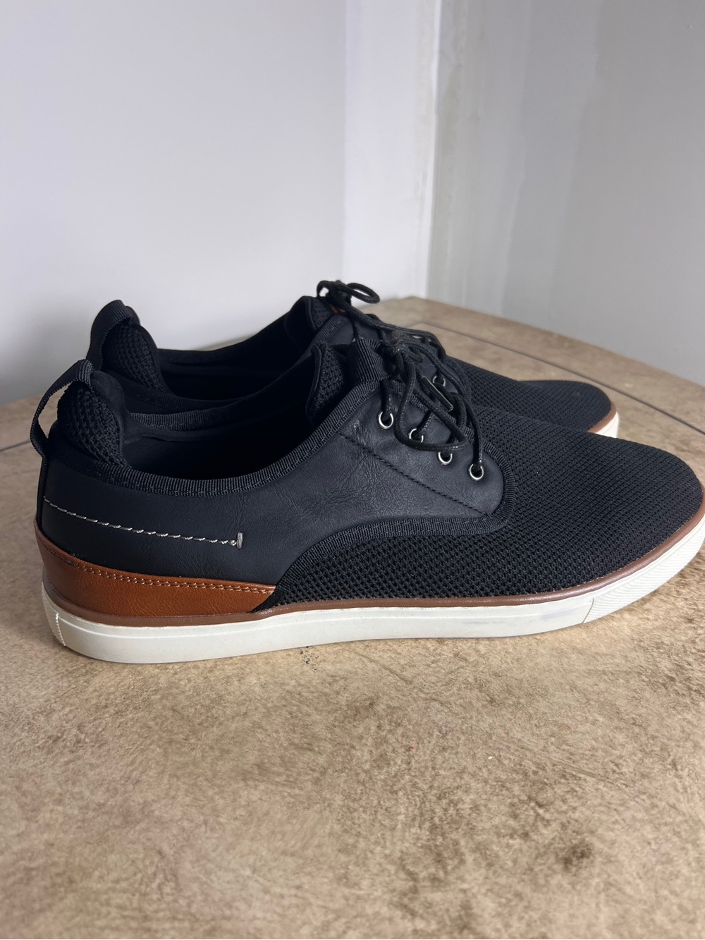 Steve Madden Carter shoeMen's Black Knit Lace-Up Sneakers with Brown Accent